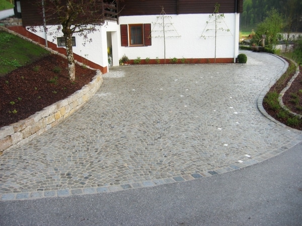 Granitwürfel Herbstlaub